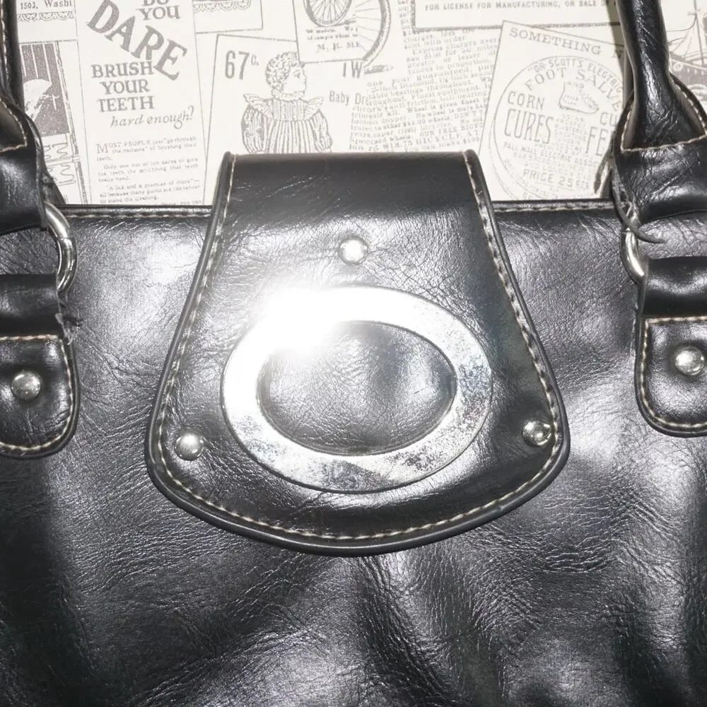 Vintage Y2K American Vintage Accessories description leather